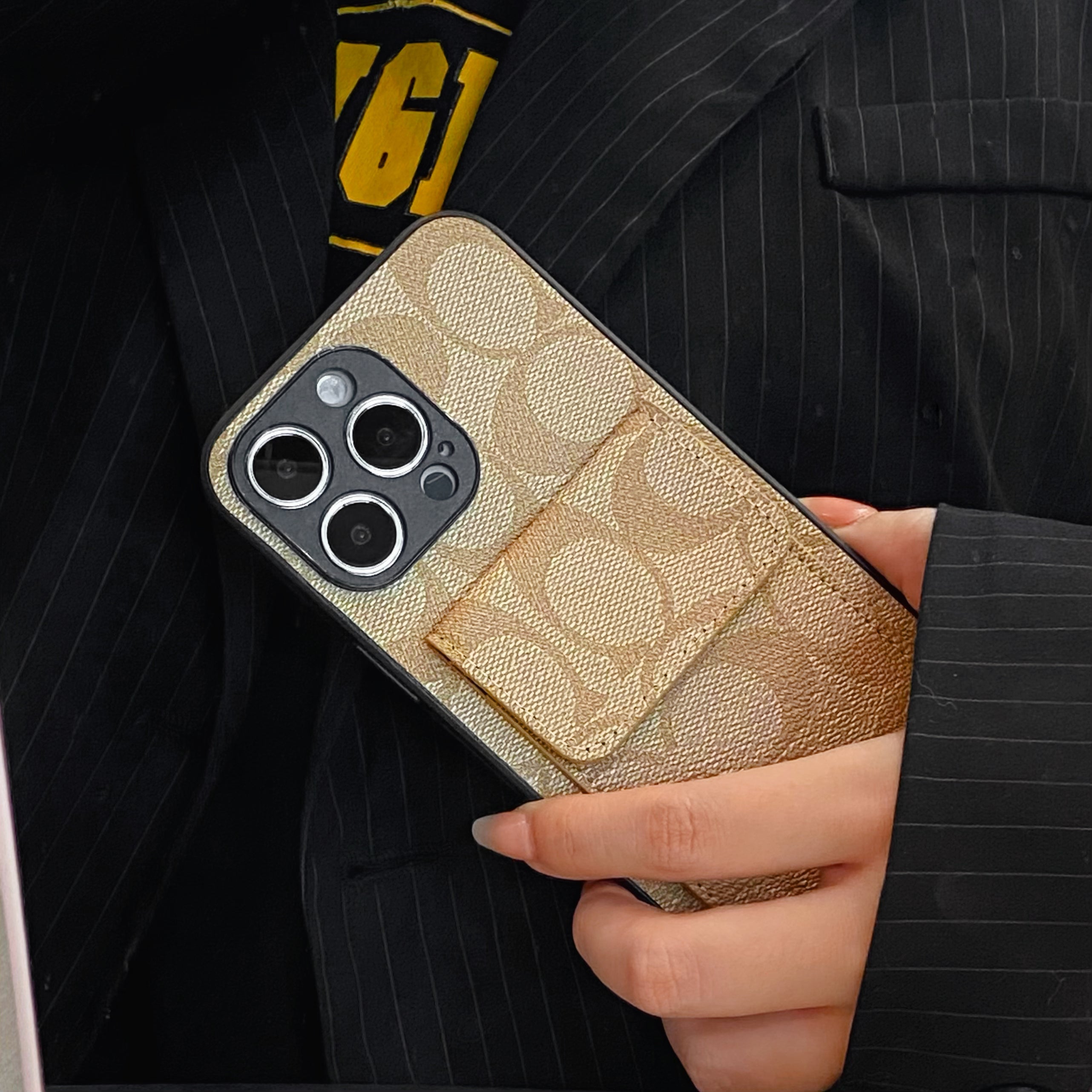 지갑 커피가 포함된 Coach iPhone 케이스-HP240513