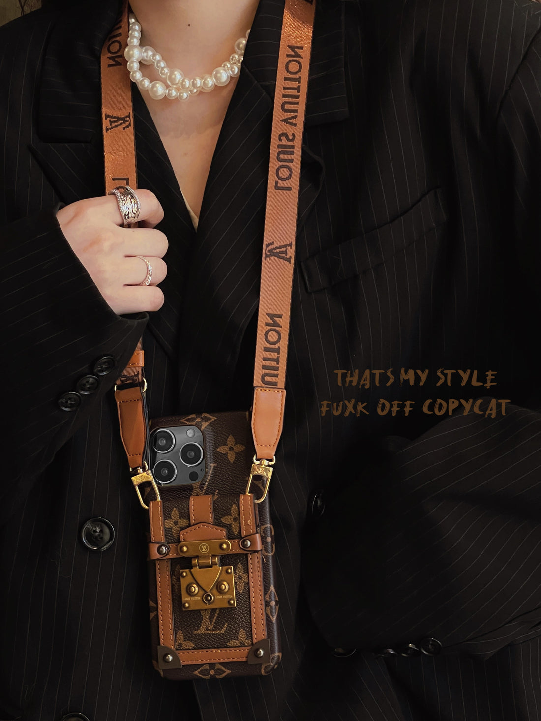 Custodia per iPhone con catena porta carte Lou