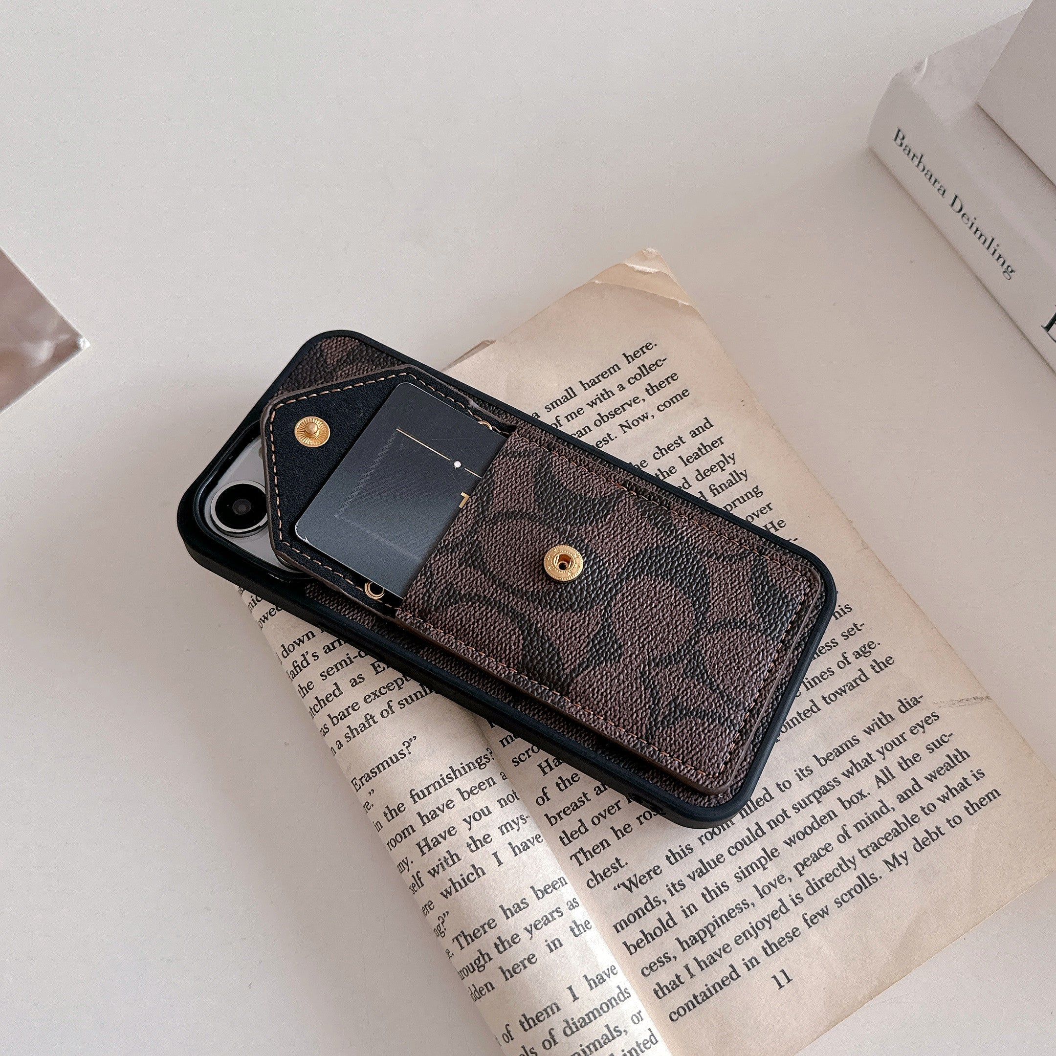 Coach iPhone ケース カード ホルダーとストラップ付き ダークブラウン -SJ240513