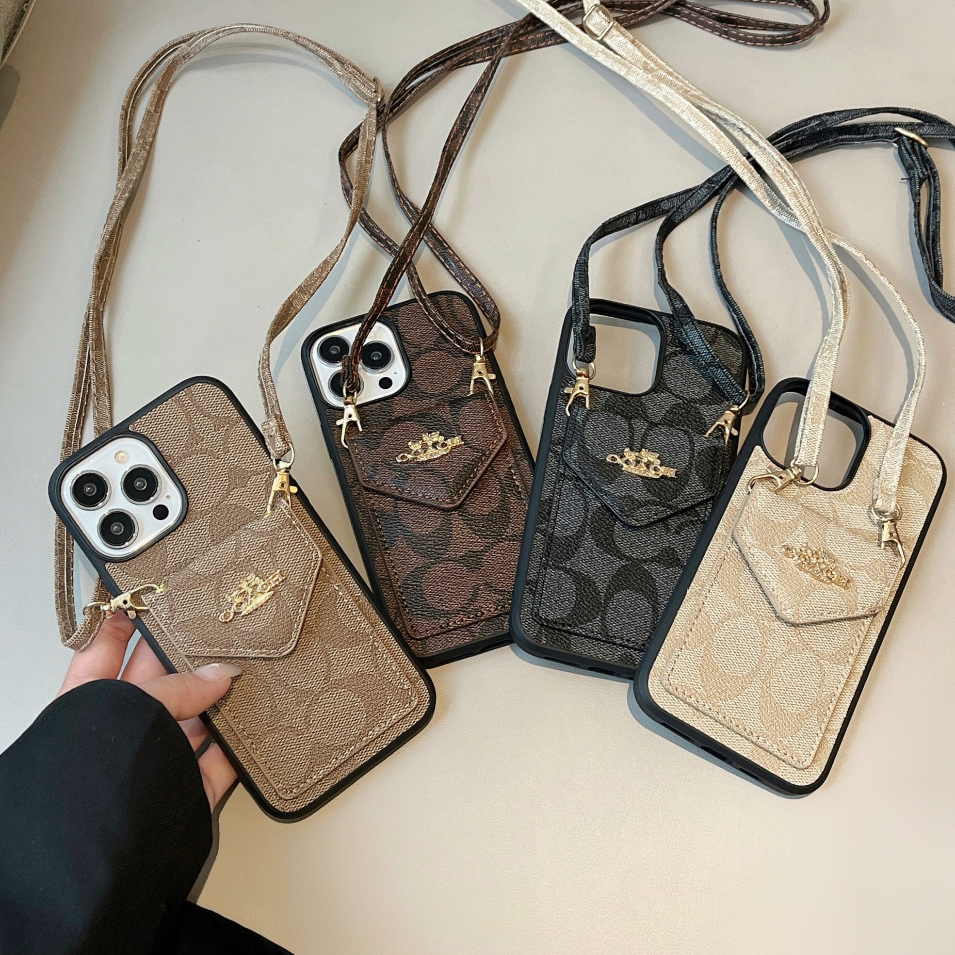 Coach iPhone ケース カード ホルダーとストラップ付き ダークブラウン -SJ240513