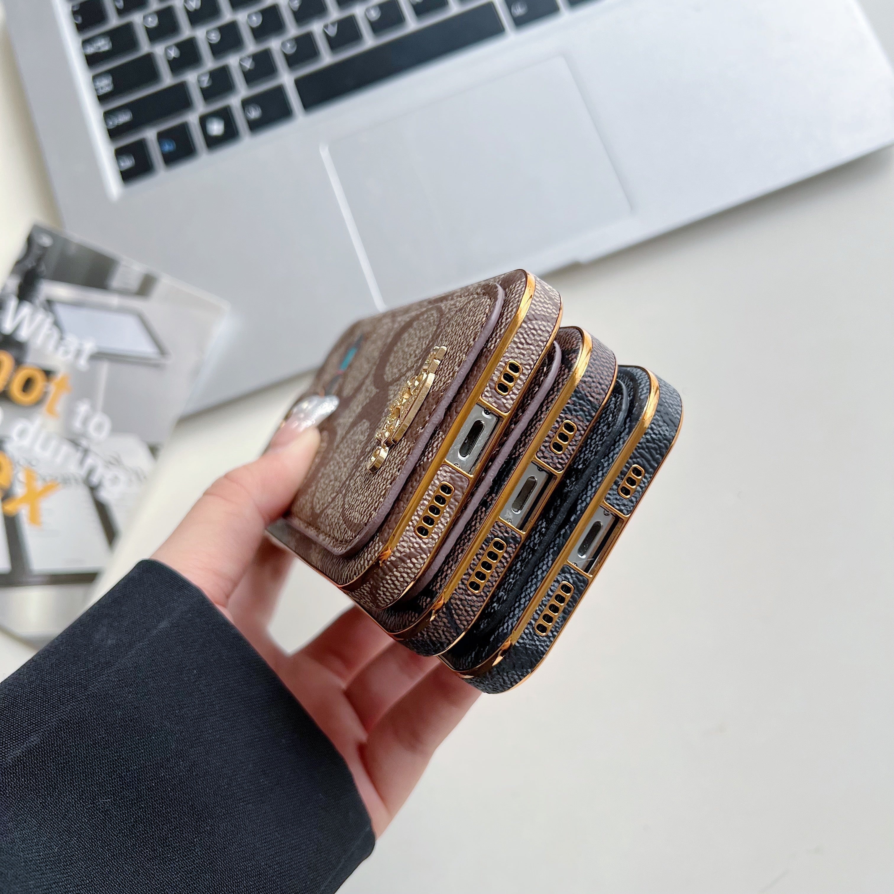 Custodia per iPhone Coach con porta carte Caffè -KB241651