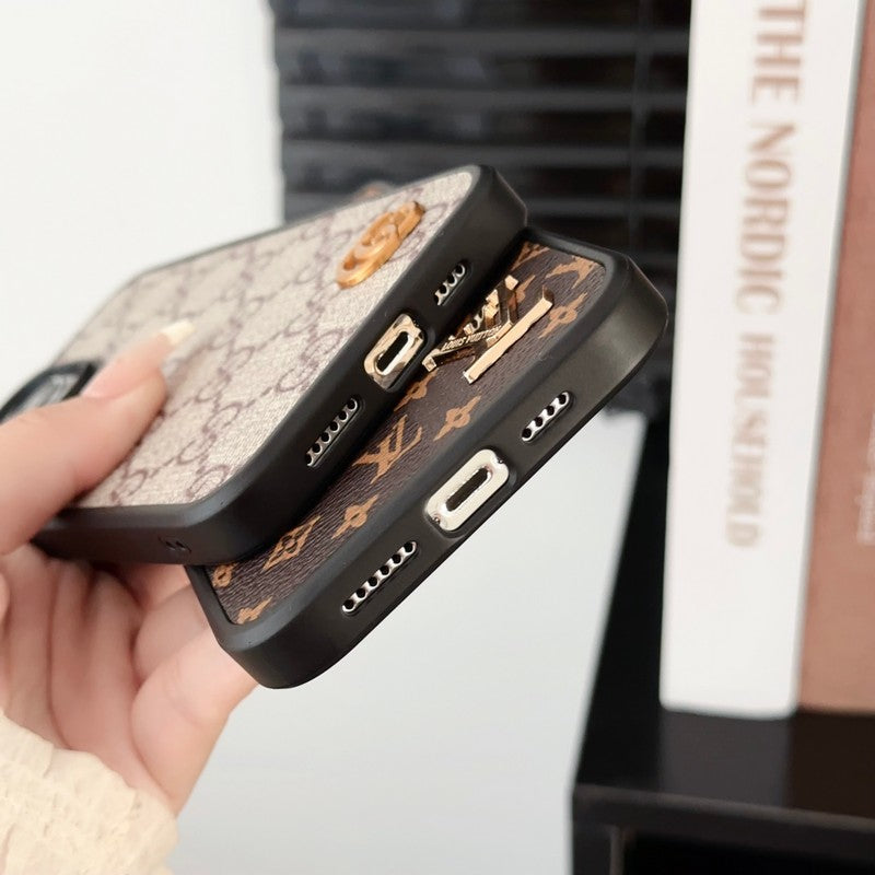 루 클래식 브라운 핸드 체인 아이폰 케이스