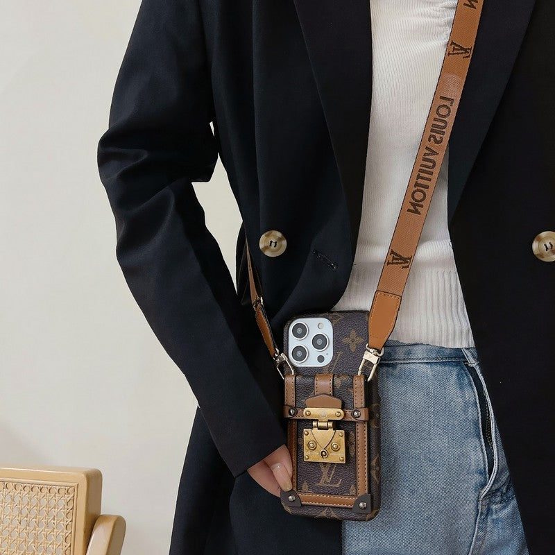 Étui pour iPhone avec chaîne porte-cartes Lou GG