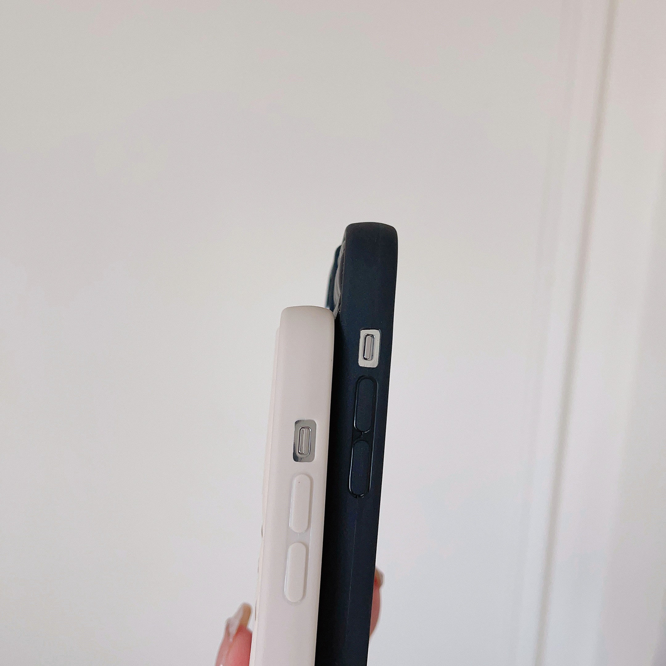 Funda de iPhone de cuero con logotipo dorado CD