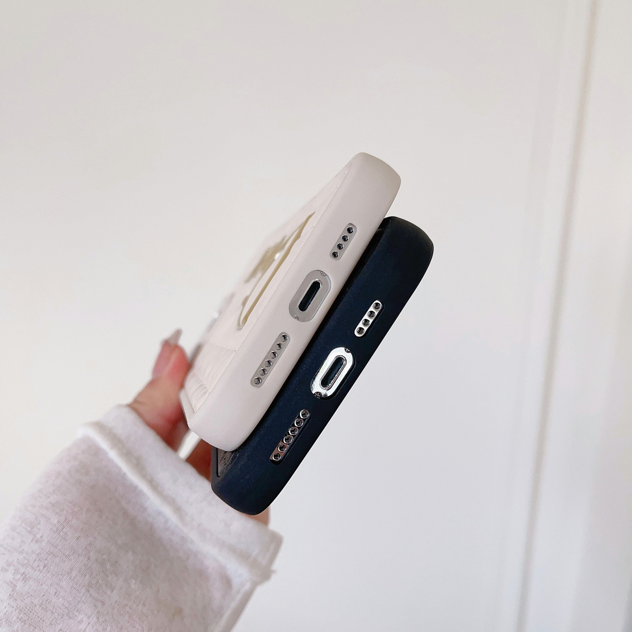 Funda de iPhone de cuero con logotipo dorado CD