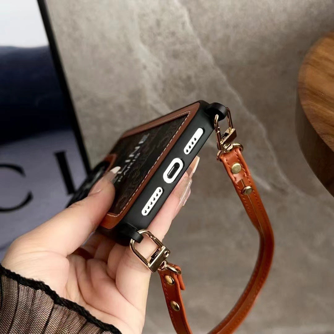 스트랩이 달린 화이트 셀린느 아이폰 케이스 -SZ231124