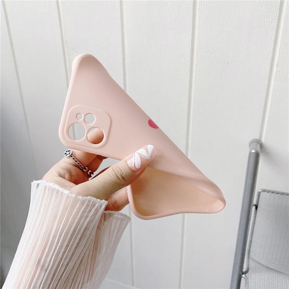 Matowe etui na iPhone'a w kształcie serca