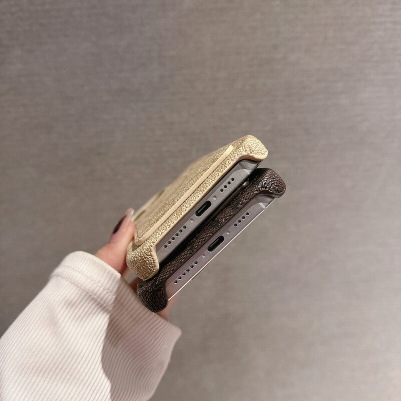 클래식 코치 아이폰 케이스와 카드 홀더 화이트 -JQB240330