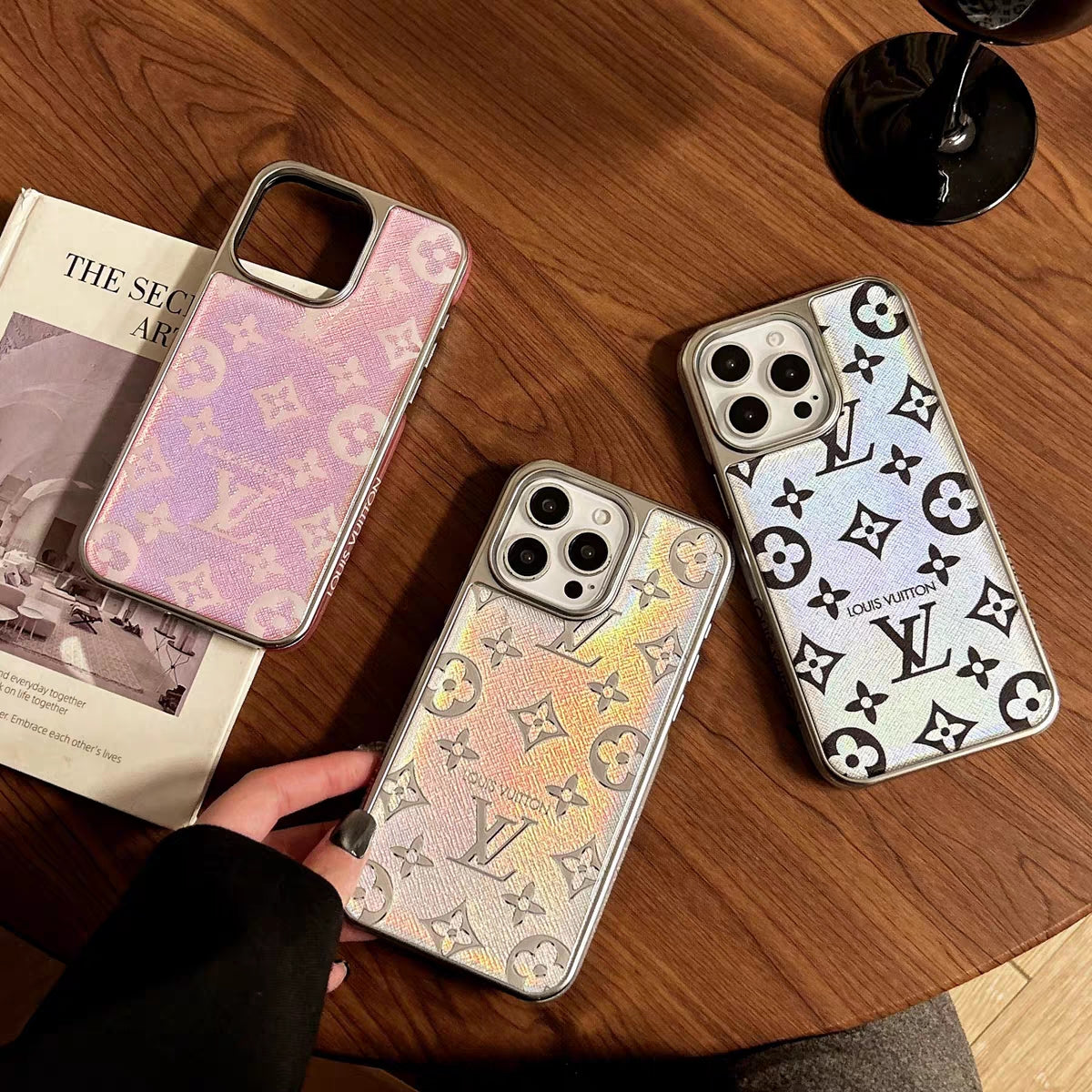 Luksus w Twoim telefonie – elegancki. Pogrubiony. Ikonowy. Etui na iPhone'a