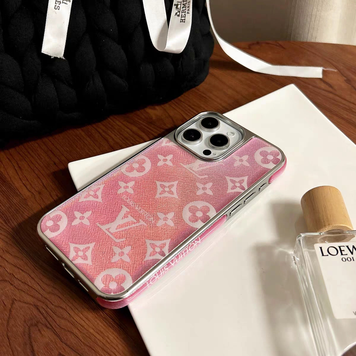 Luksus w Twoim telefonie – elegancki. Pogrubiony. Ikonowy. Etui na iPhone'a