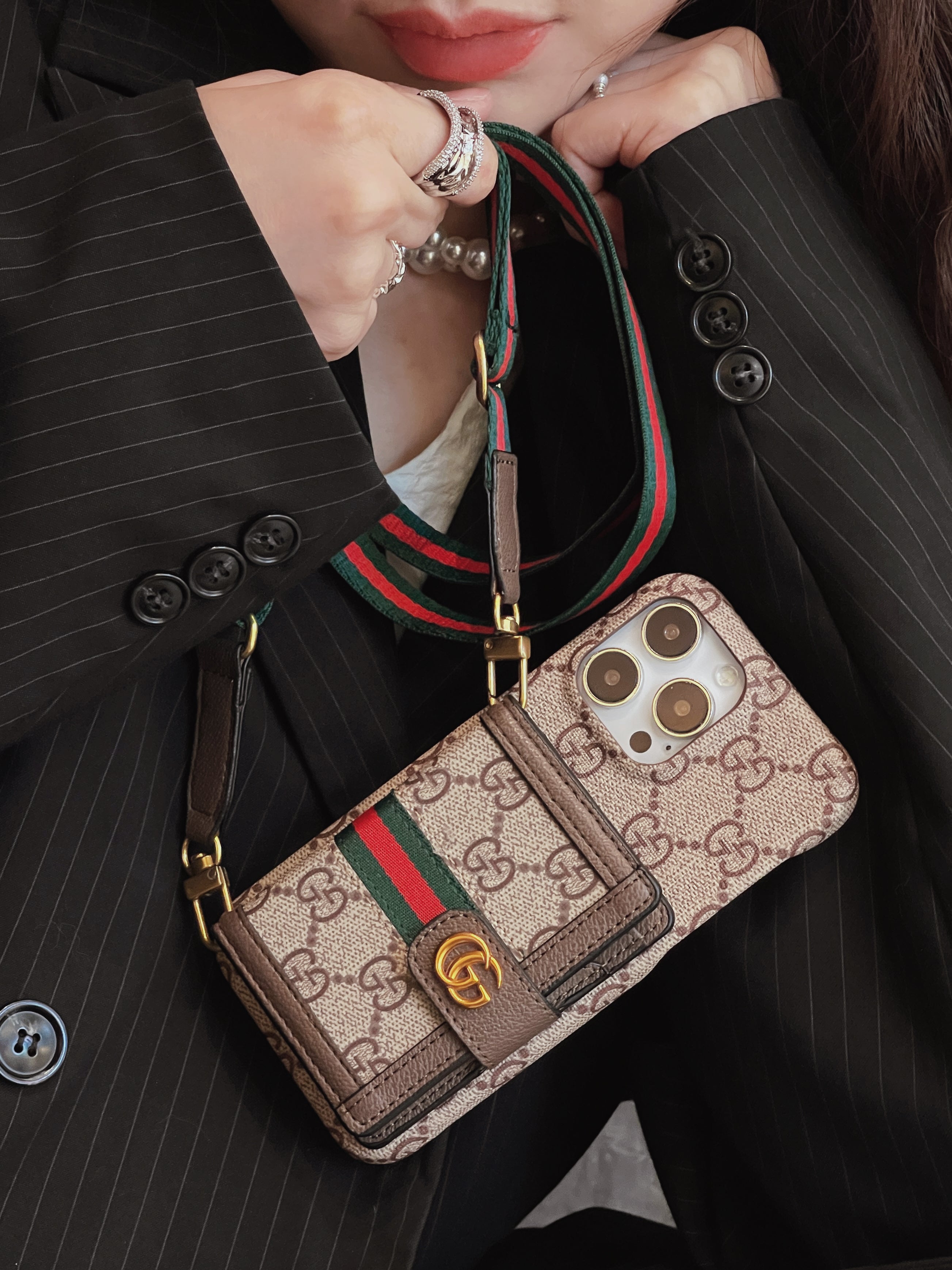 Custodia per iPhone a tracolla con borsa per carte GG