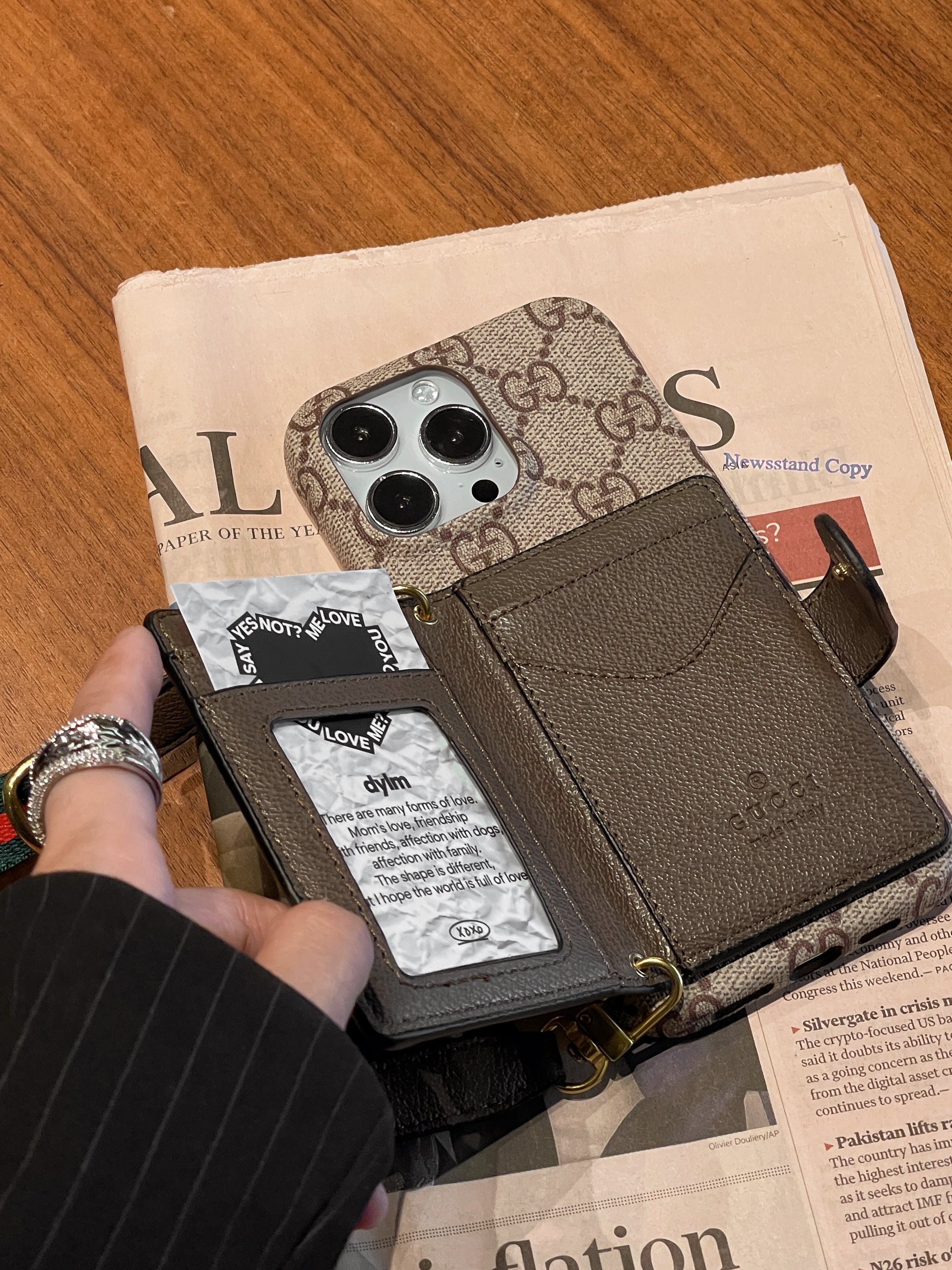 Custodia per iPhone a tracolla con borsa per carte GG