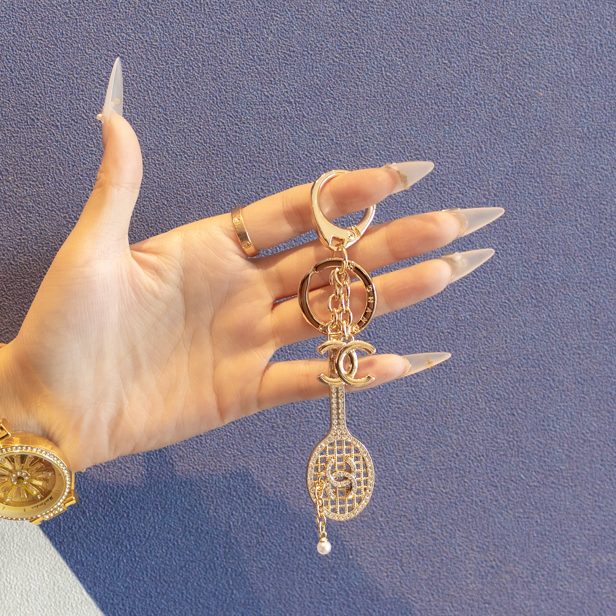 Luxury Crystal Tennis Racket Bag Charm – Elegant Gold Keychain Pendant for Handbags