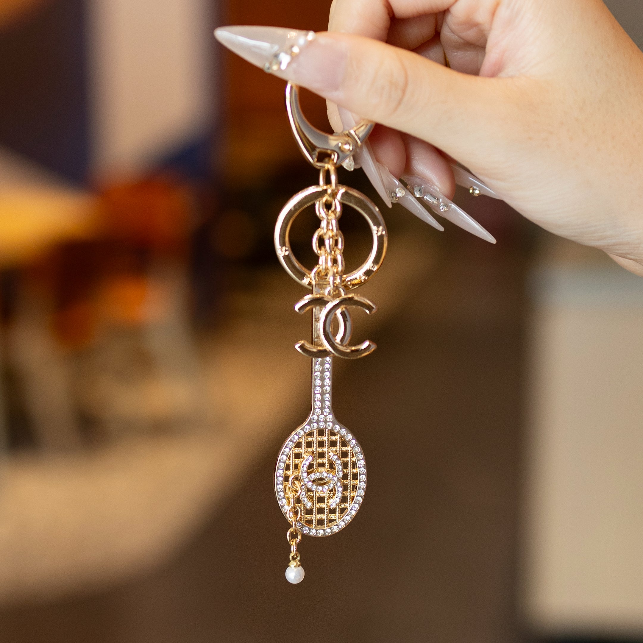 Luxury Crystal Tennis Racket Bag Charm – Elegant Gold Keychain Pendant for Handbags