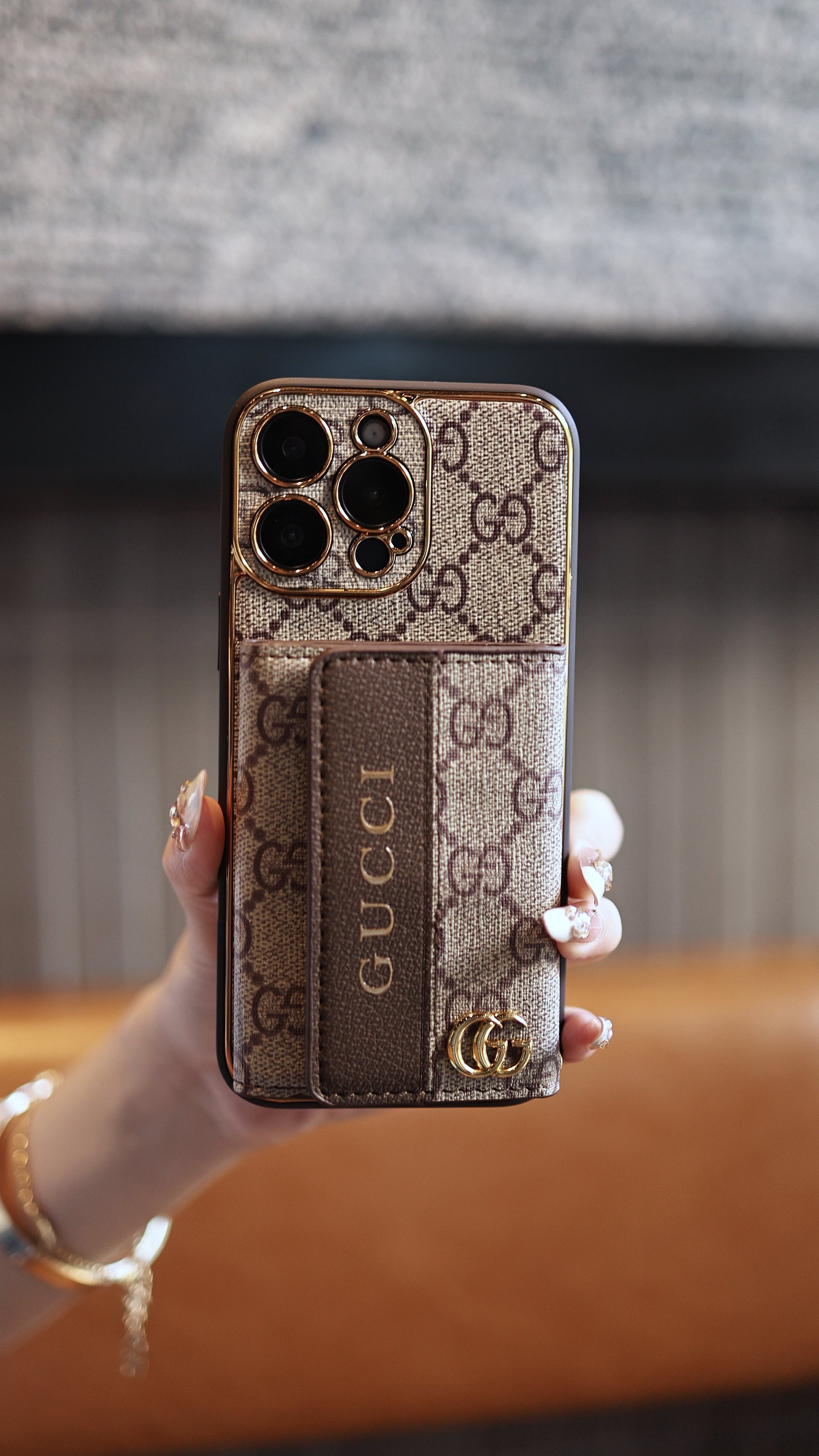 Luksusowe, stylowe etui na iPhone'a z uchwytem na karty & Pasek