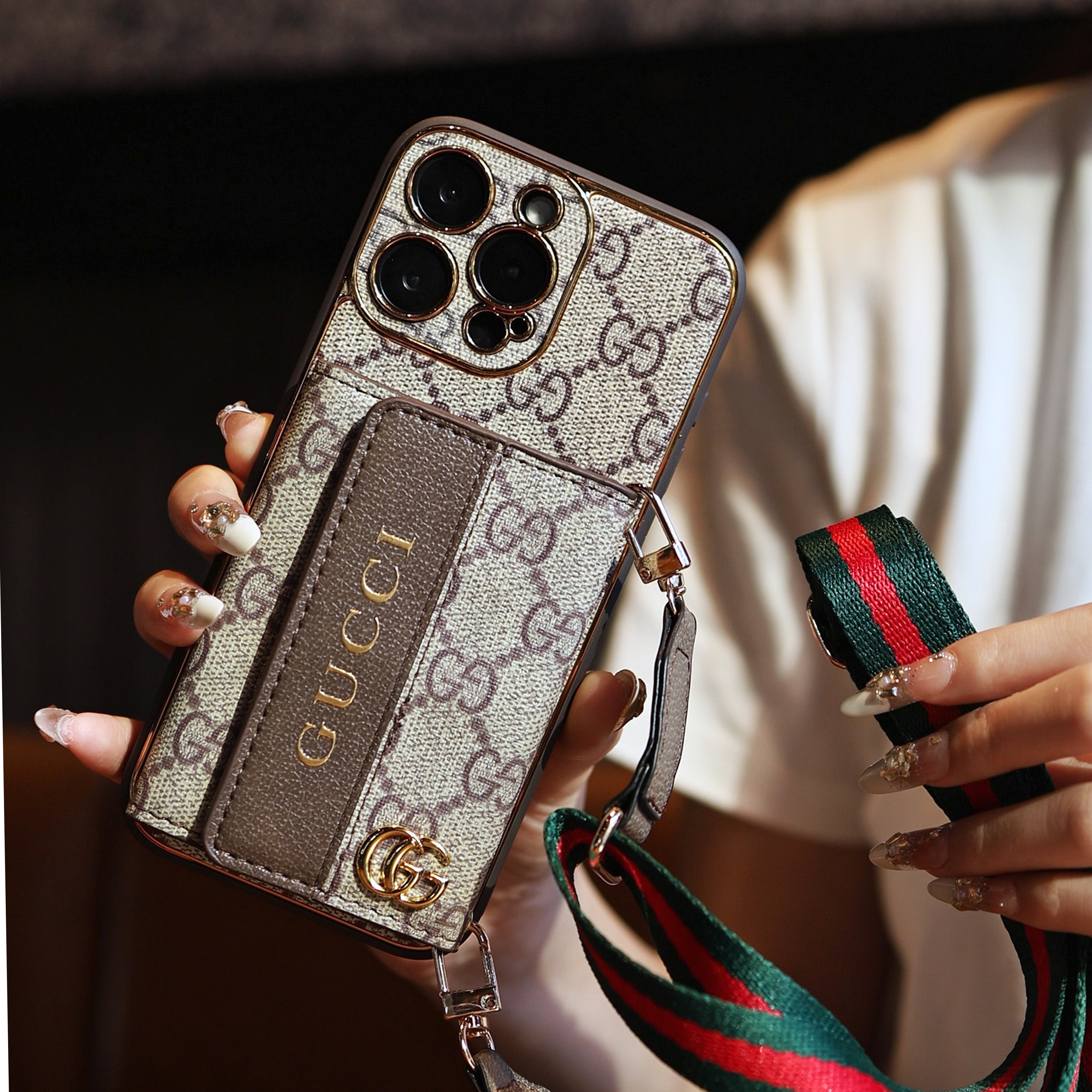 Luksusowe, stylowe etui na iPhone'a z uchwytem na karty & Pasek