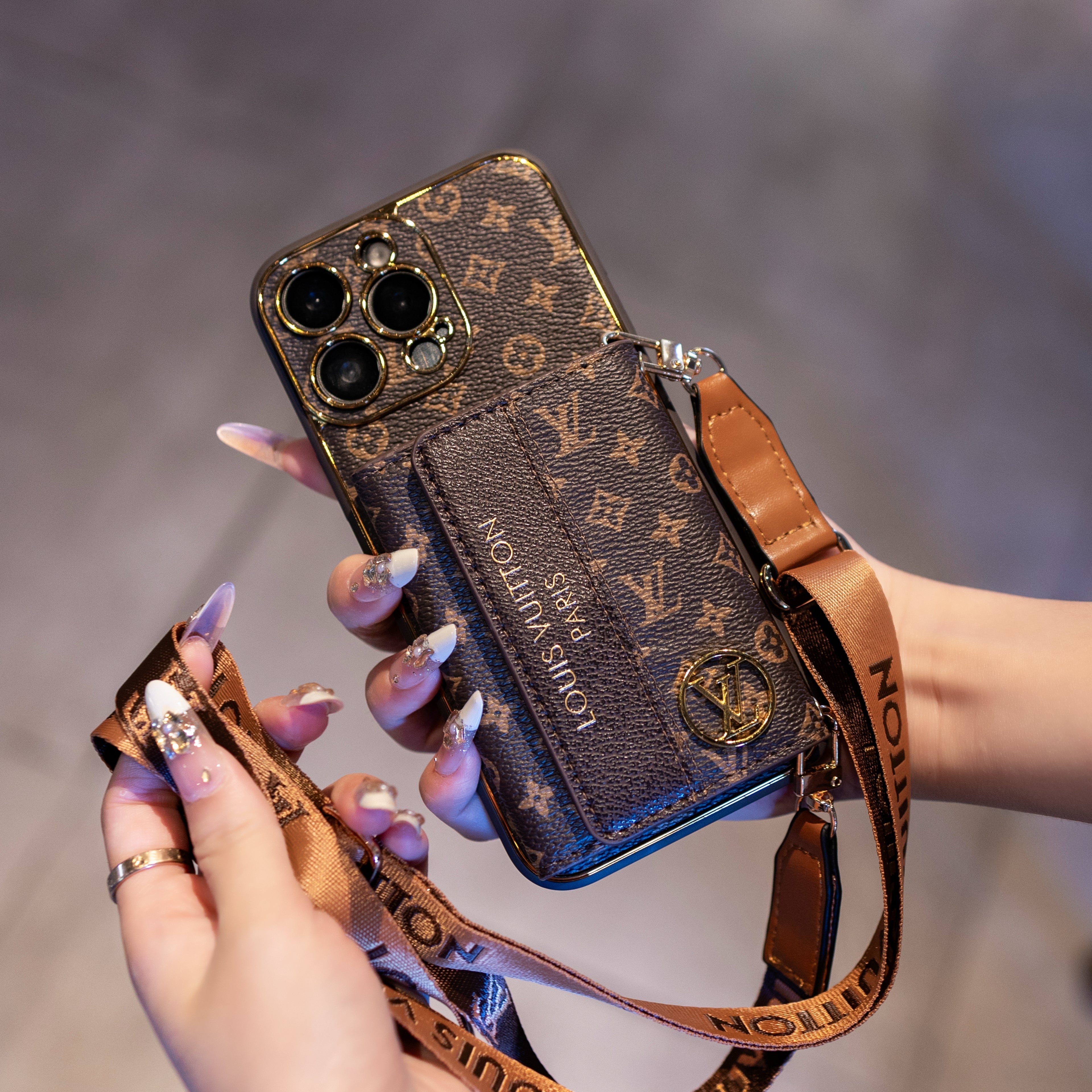 Luksusowe, stylowe etui na iPhone'a z uchwytem na karty & Pasek