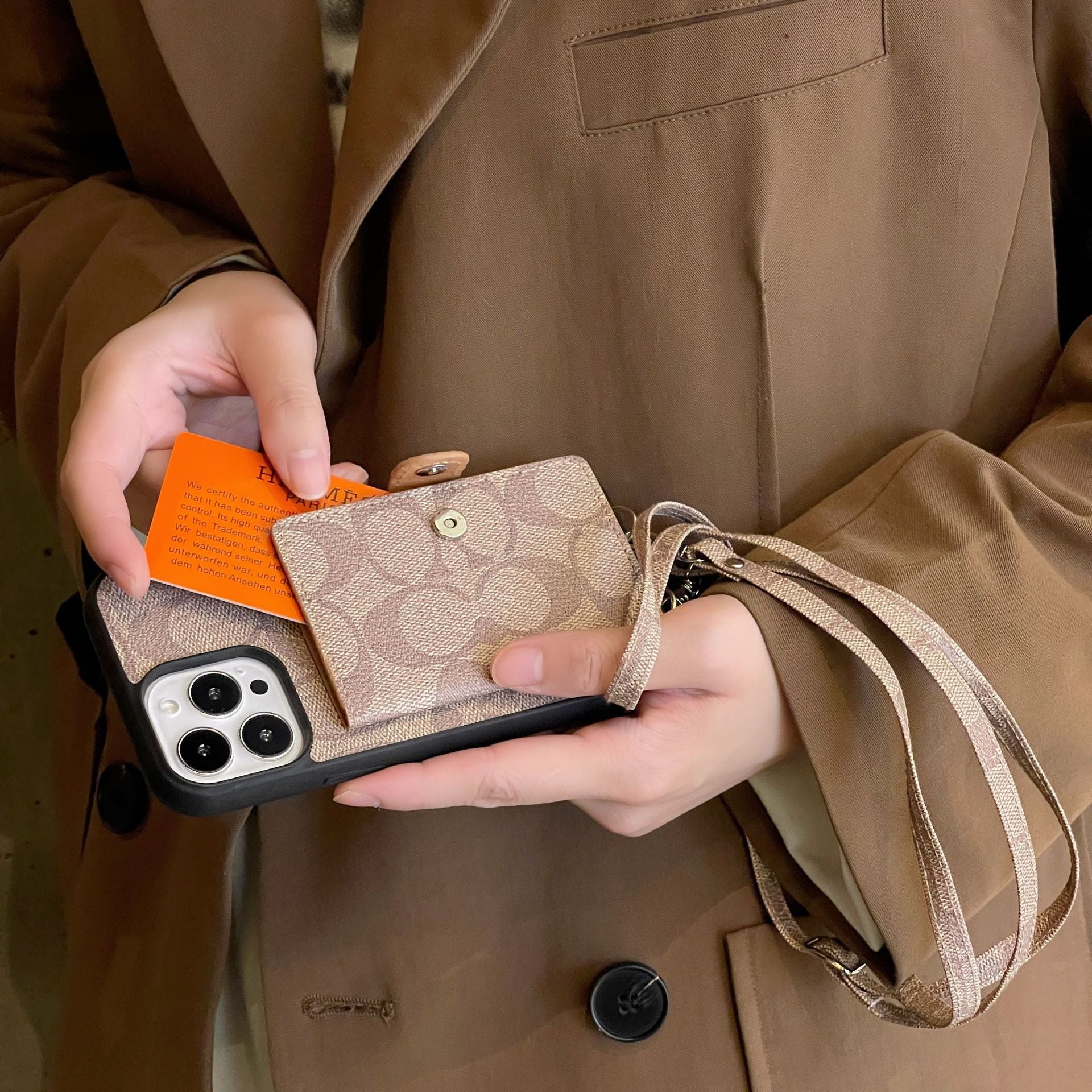 Funda de iPhone con cadena de cuero y bolso Coa Card