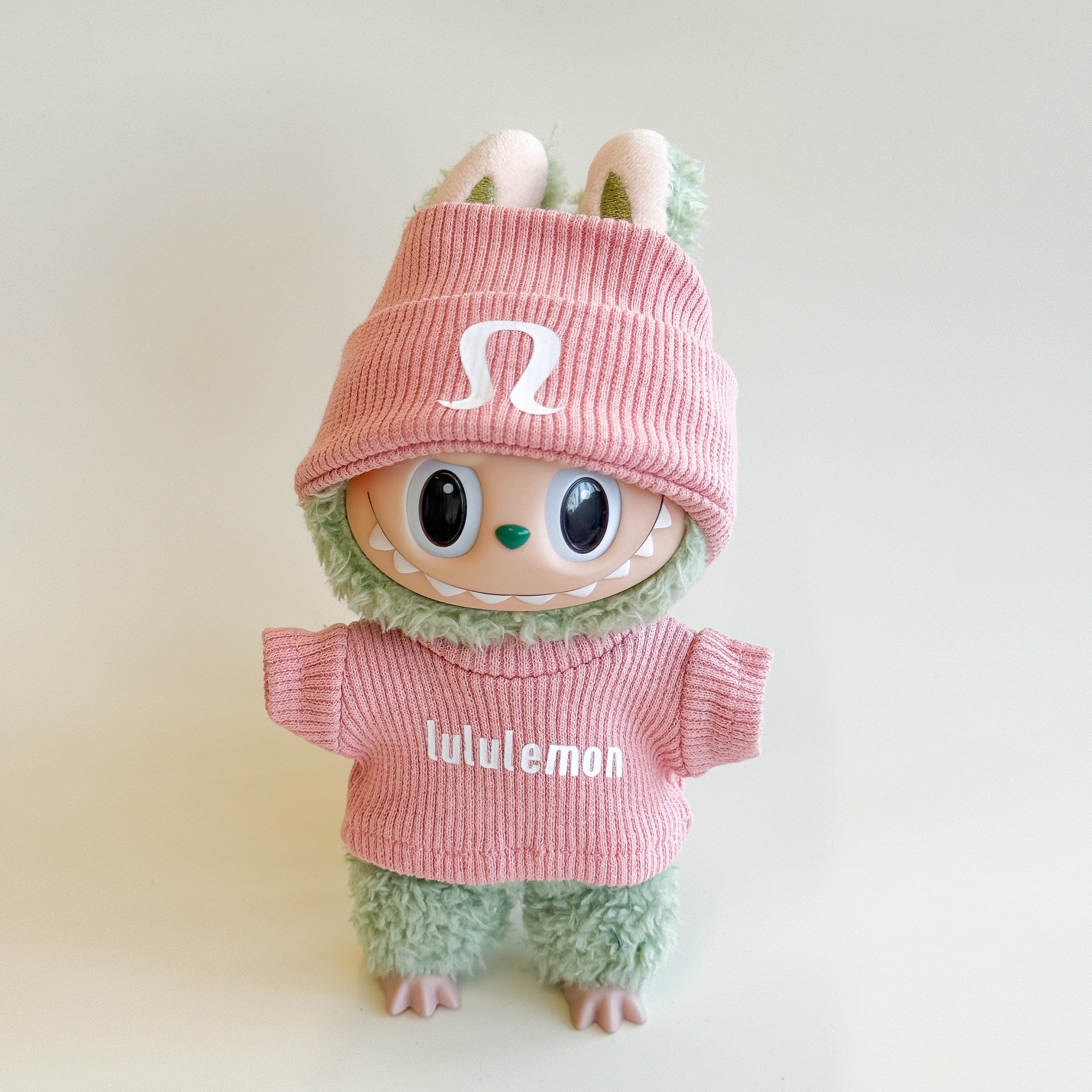 Seit Éadaí Cniotála Labubu - Spreagtha ag Lulu