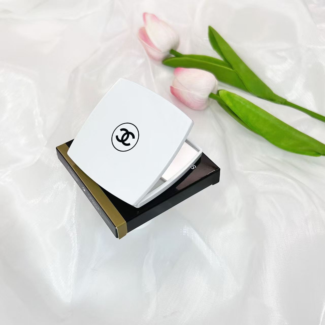 Fashionable Beauty Portable Mirror