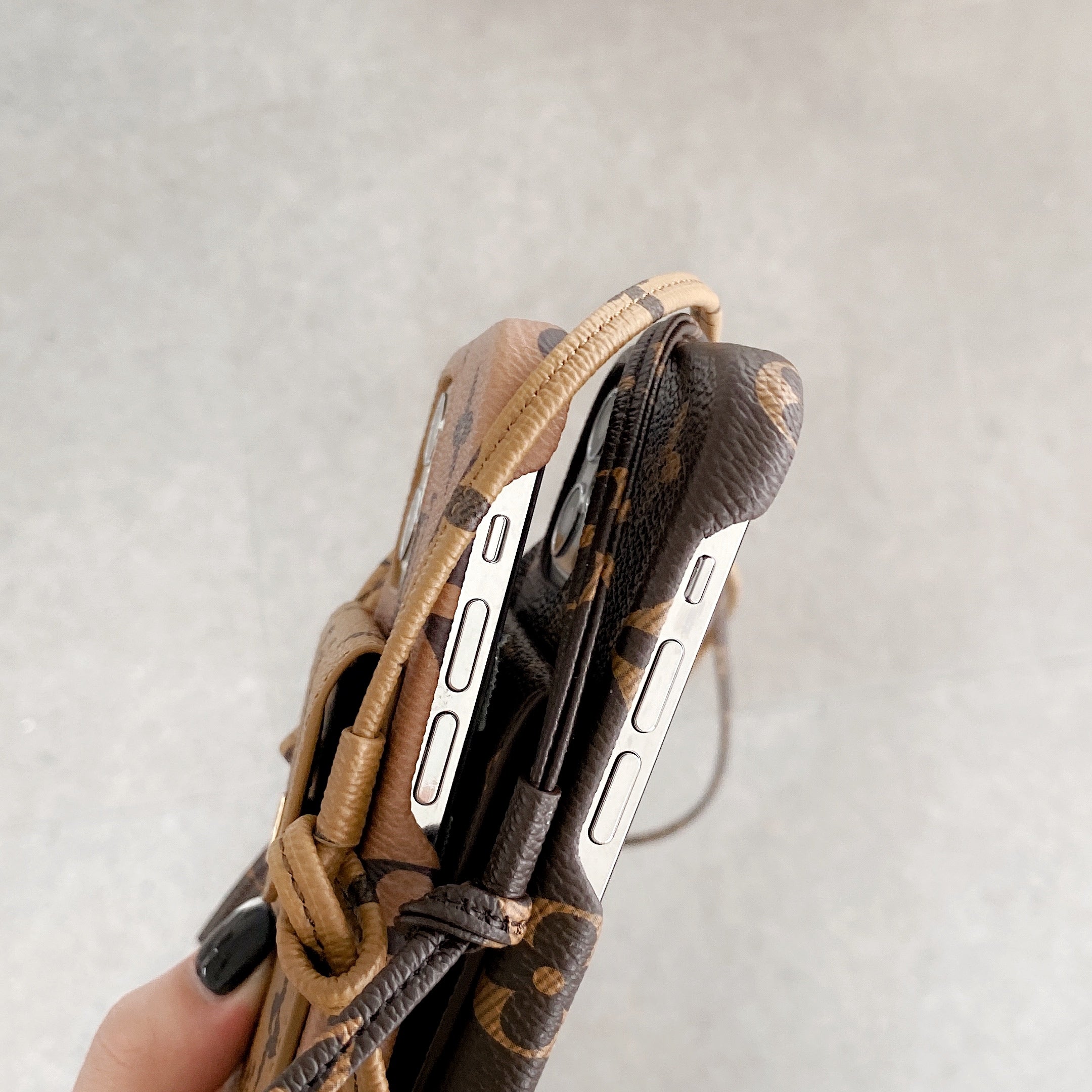 ルー レザー チェーン iPhone ケース