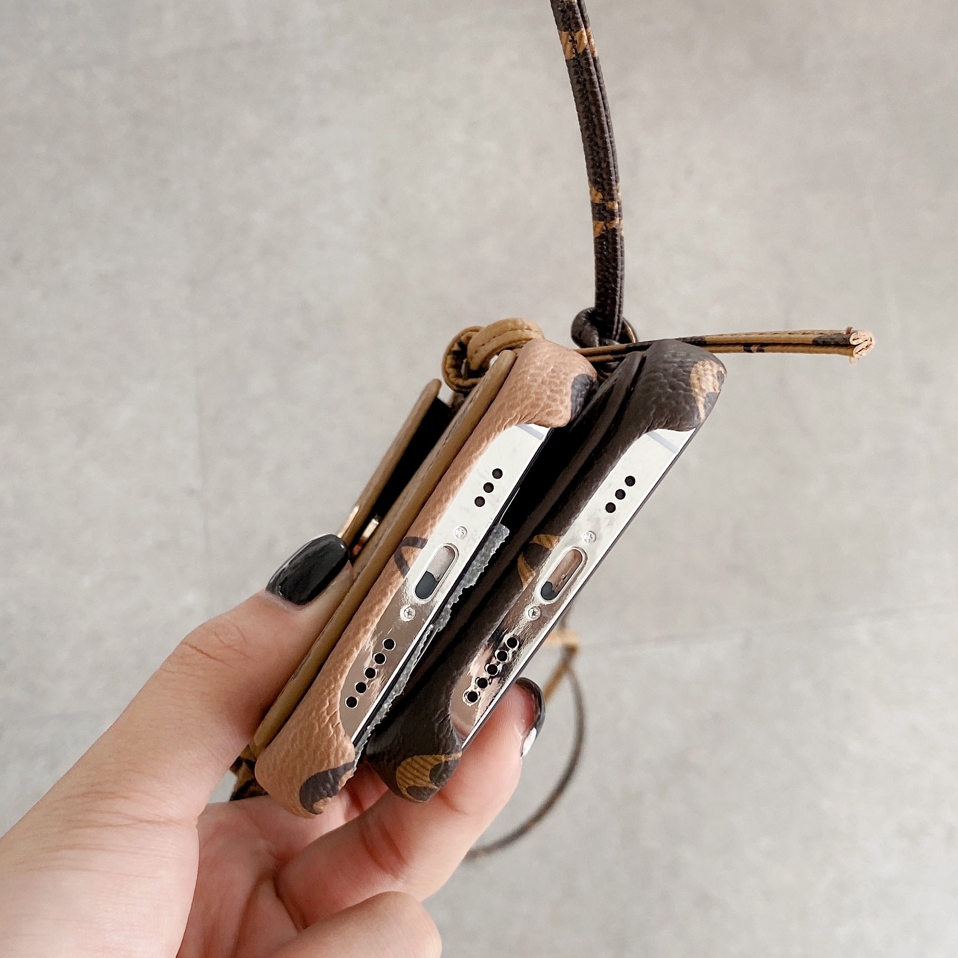 ルー レザー チェーン iPhone ケース